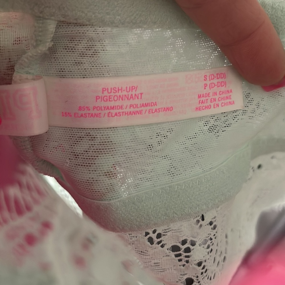 ✨ CLEAR OUT SALE ✨ PINK Victoria’s Secret Lace Racerback Bra - Picture 6 of 6